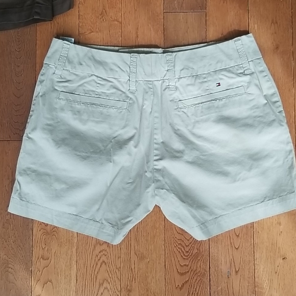 Tommy Hilfiger shorts - like new - Picture 2 of 4